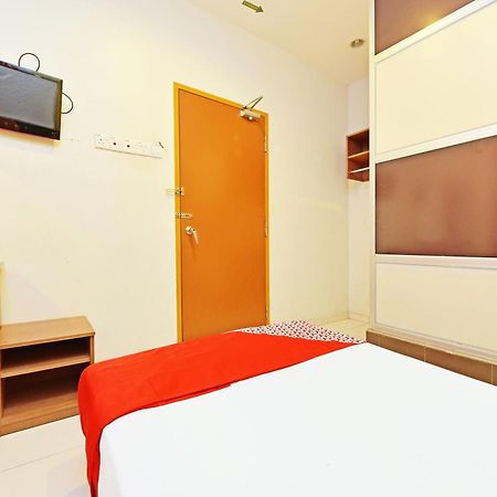 Oyo 582 Hotel Walk Inn Kampong Pasir Puteh  Екстер'єр фото