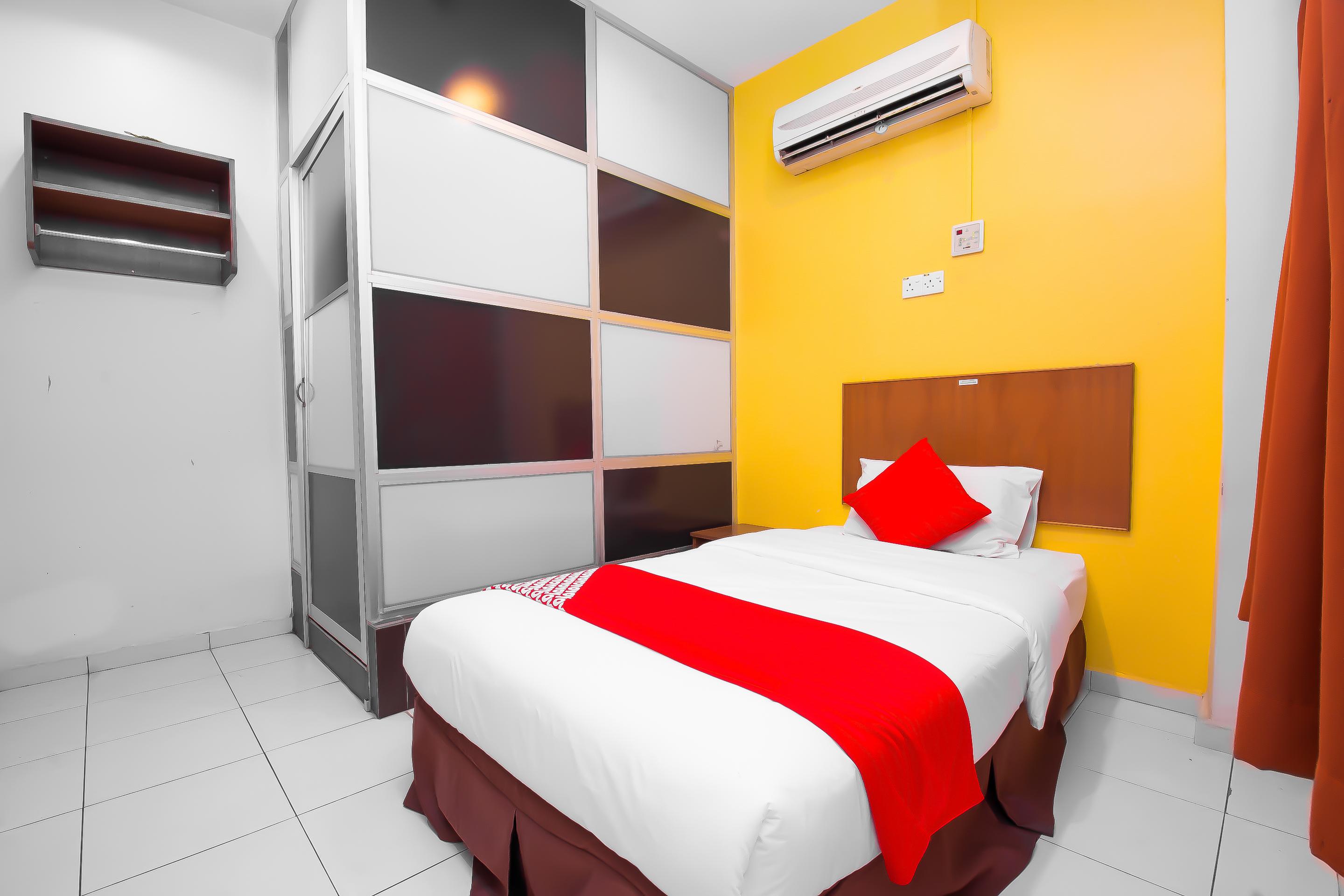Oyo 582 Hotel Walk Inn Kampong Pasir Puteh  Екстер'єр фото