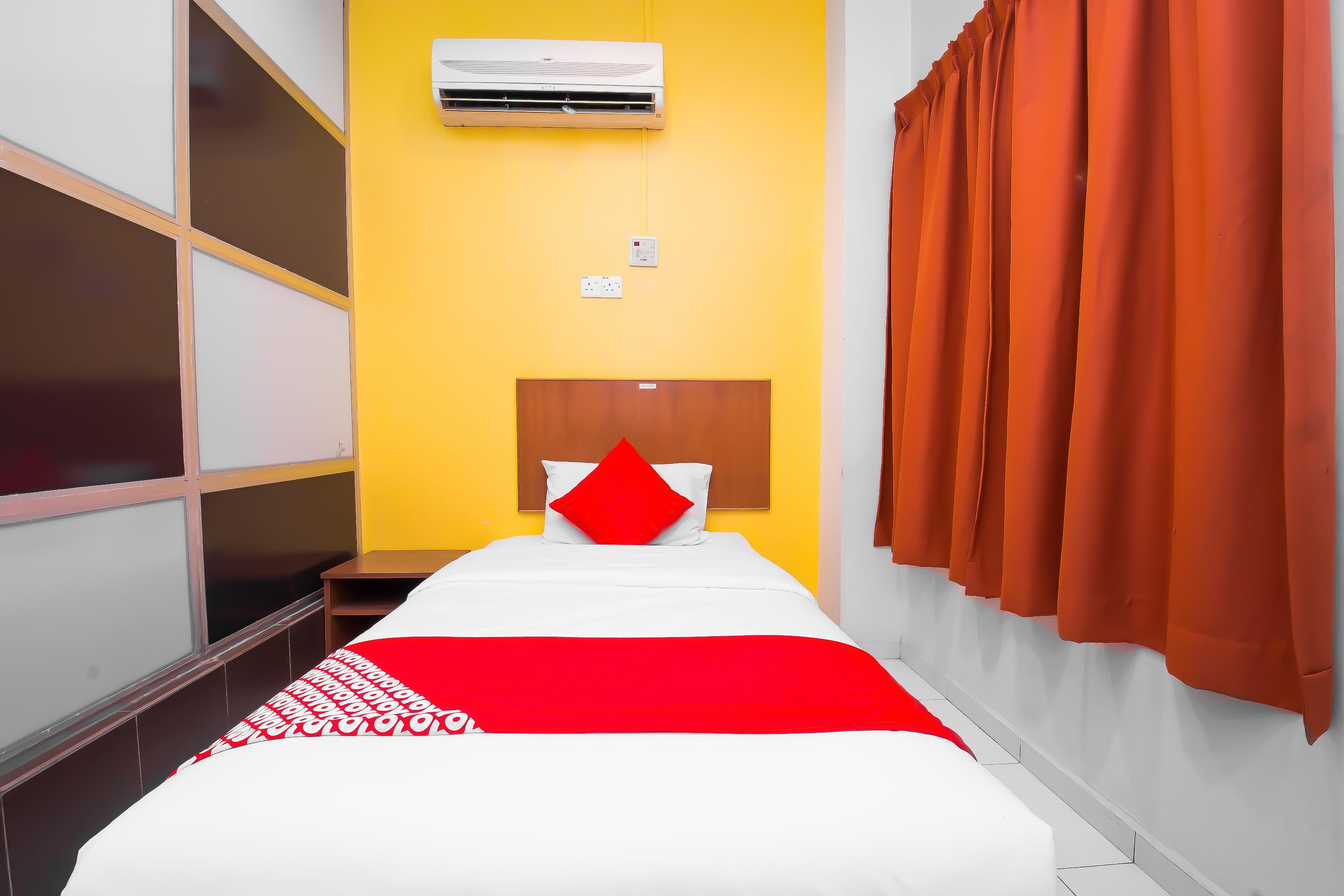 Oyo 582 Hotel Walk Inn Kampong Pasir Puteh  Екстер'єр фото