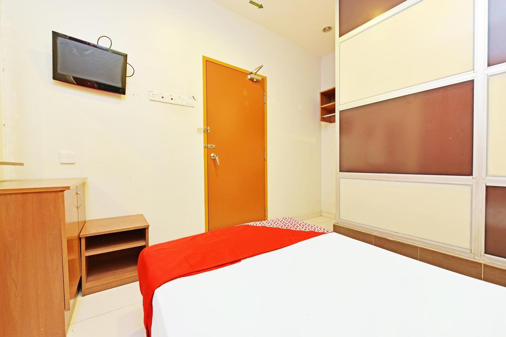Oyo 582 Hotel Walk Inn Kampong Pasir Puteh  Екстер'єр фото