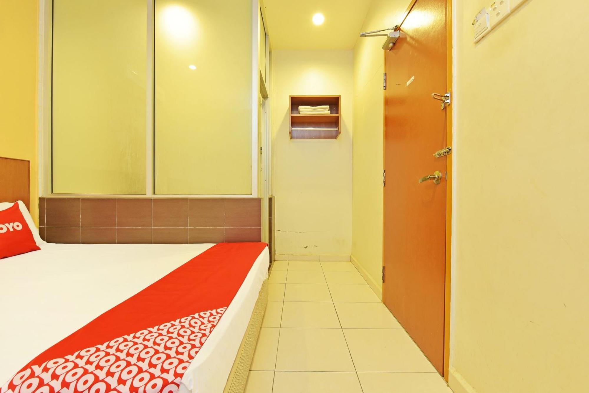 Oyo 582 Hotel Walk Inn Kampong Pasir Puteh  Екстер'єр фото