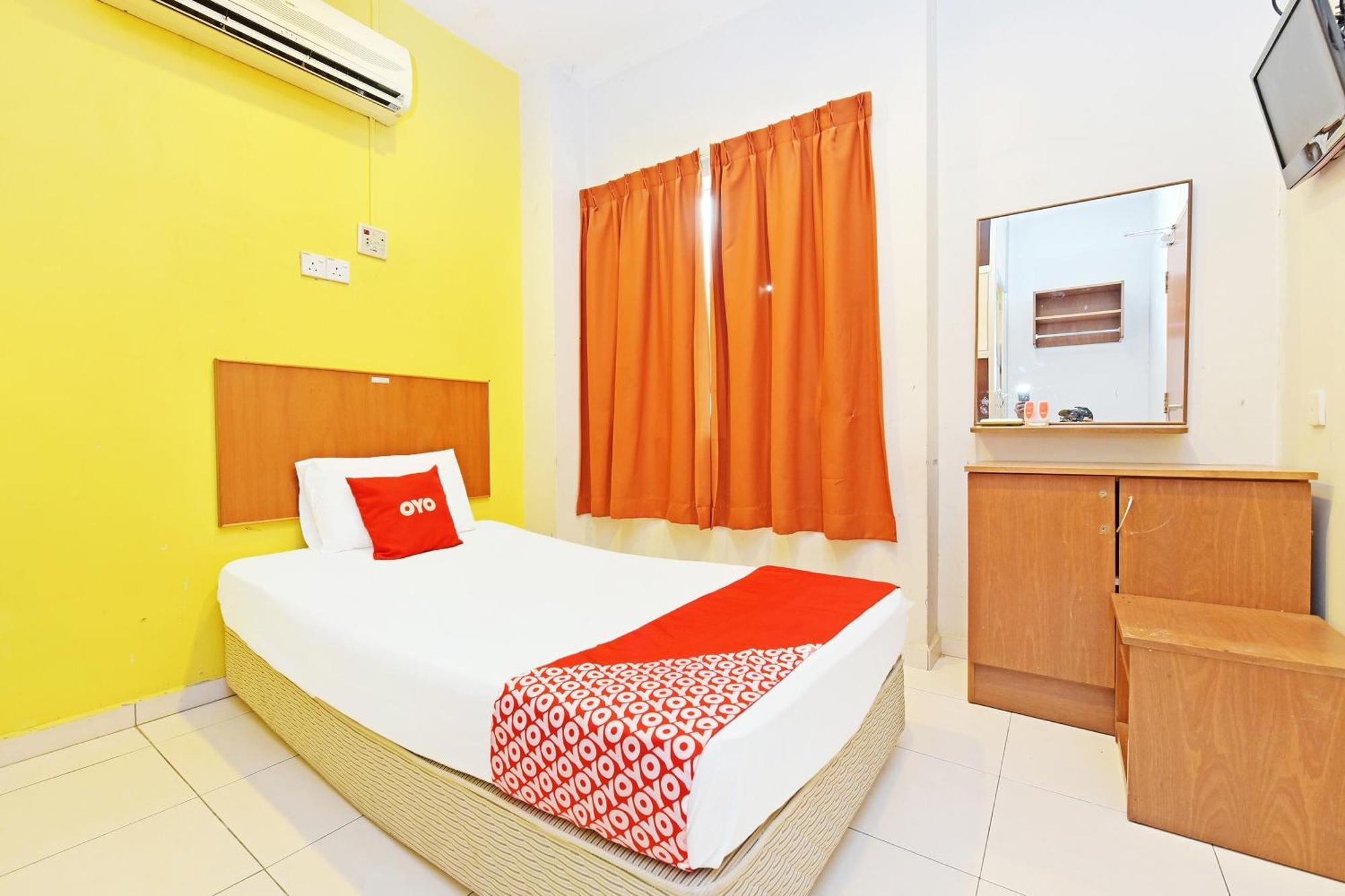 Oyo 582 Hotel Walk Inn Kampong Pasir Puteh  Екстер'єр фото