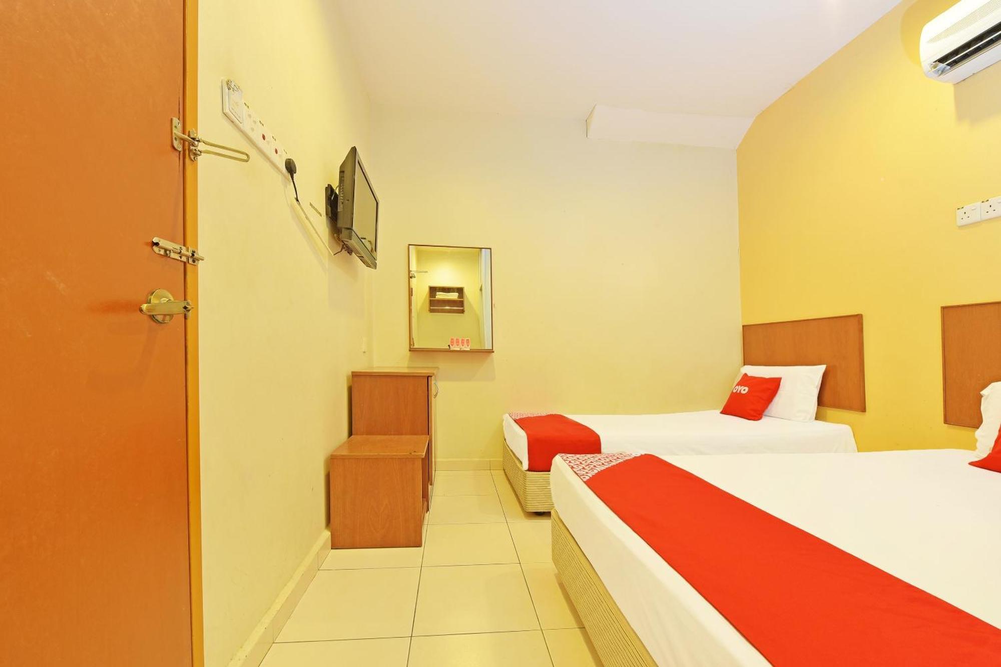 Oyo 582 Hotel Walk Inn Kampong Pasir Puteh  Екстер'єр фото