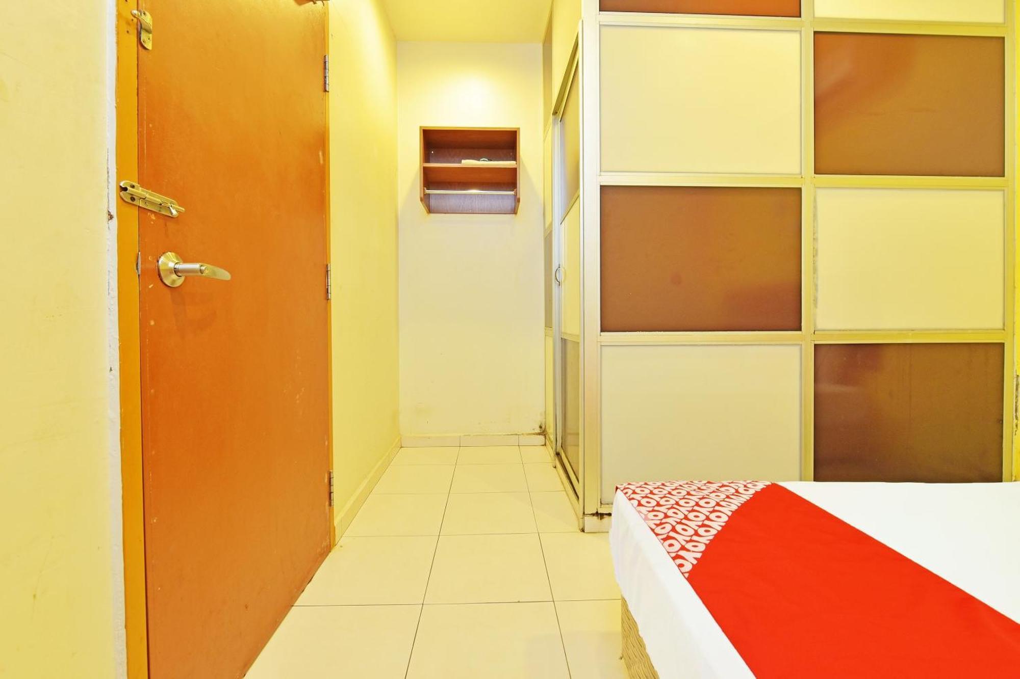Oyo 582 Hotel Walk Inn Kampong Pasir Puteh  Екстер'єр фото