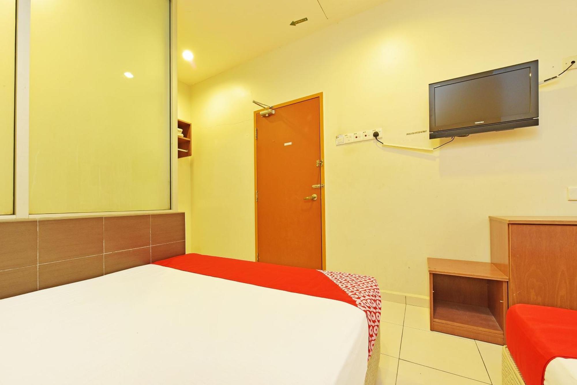 Oyo 582 Hotel Walk Inn Kampong Pasir Puteh  Екстер'єр фото