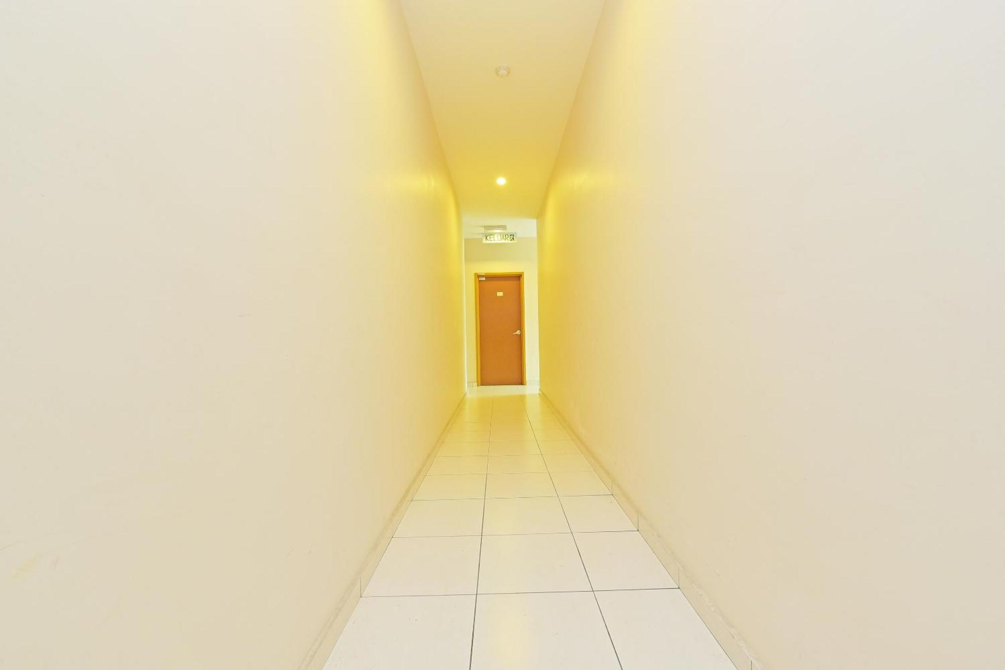 Oyo 582 Hotel Walk Inn Kampong Pasir Puteh  Екстер'єр фото