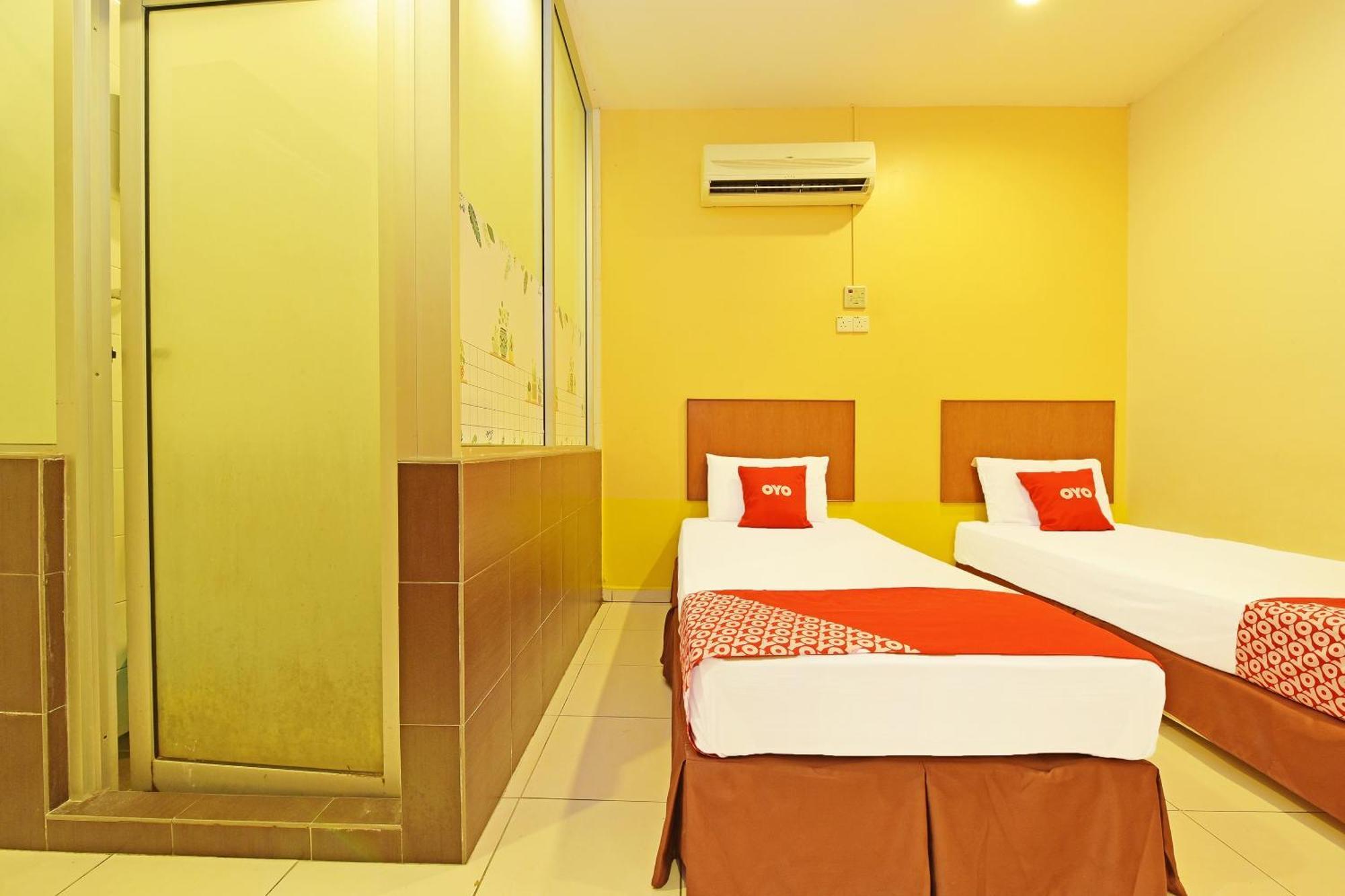 Oyo 582 Hotel Walk Inn Kampong Pasir Puteh  Екстер'єр фото