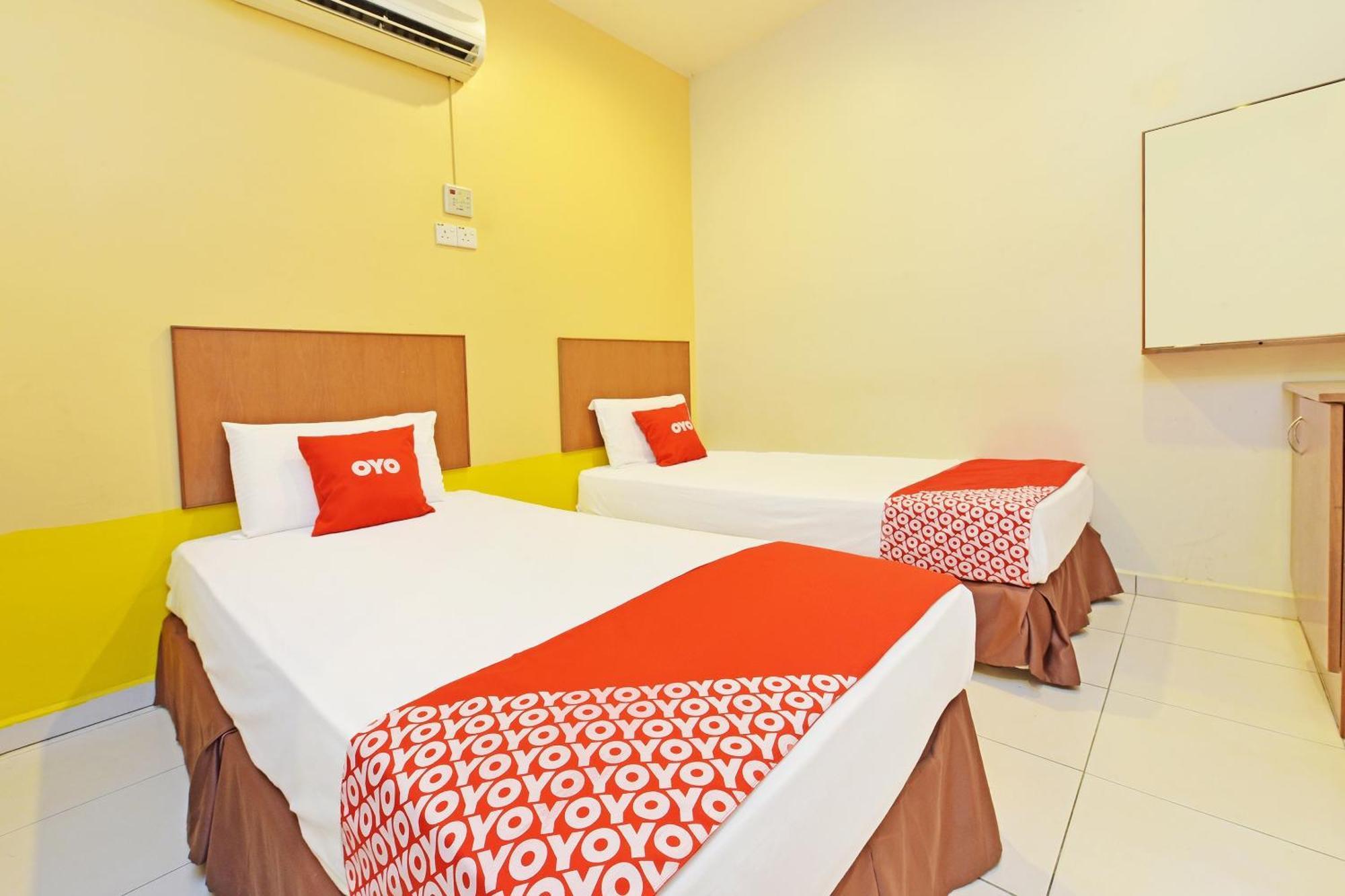 Oyo 582 Hotel Walk Inn Kampong Pasir Puteh  Екстер'єр фото